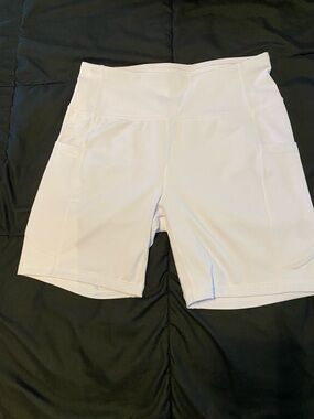 High-Waist White Women's Active Shorts with Side Pockets size M